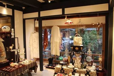 开在历史保护区的二手精品店